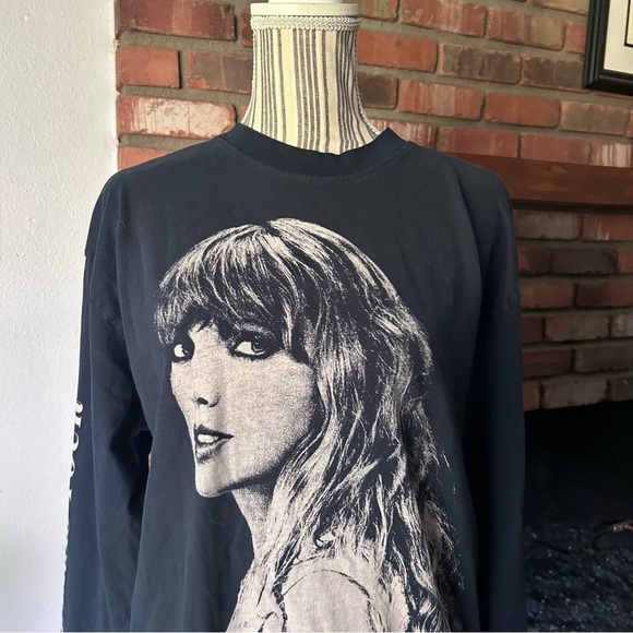Taylor Swift The Eras Tour Long Sleeve Shirt in Black Sz S - Picture 2 of 7